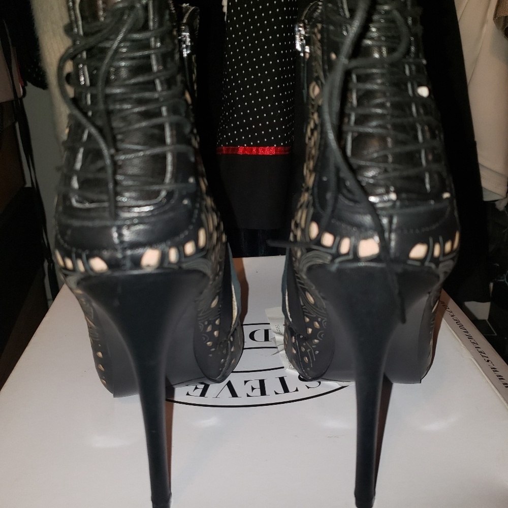 Shoes - Picture 3 of 4